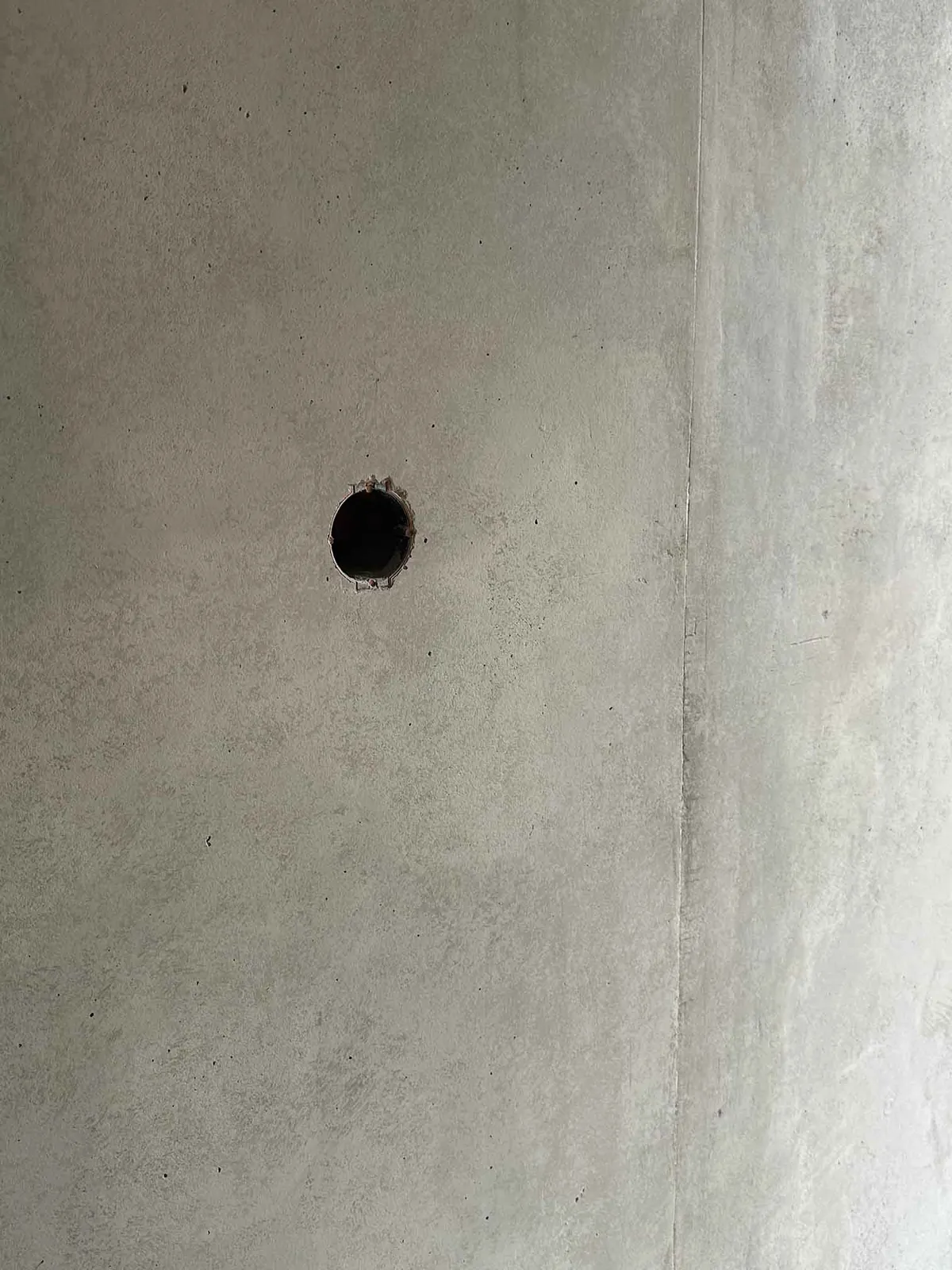 Detail nach Ausgleich und Retusche des Flächenversatzes