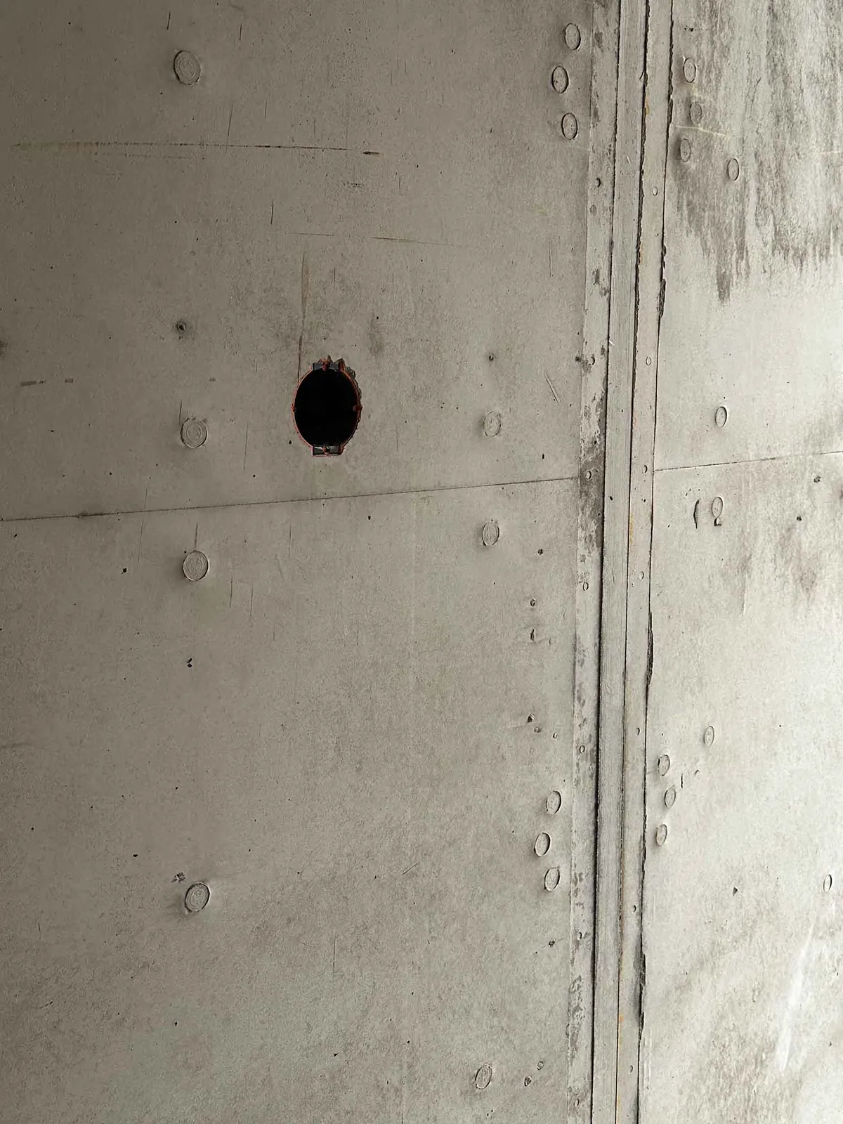 Detail eines Flächenversatzes vor der Bearbeitung