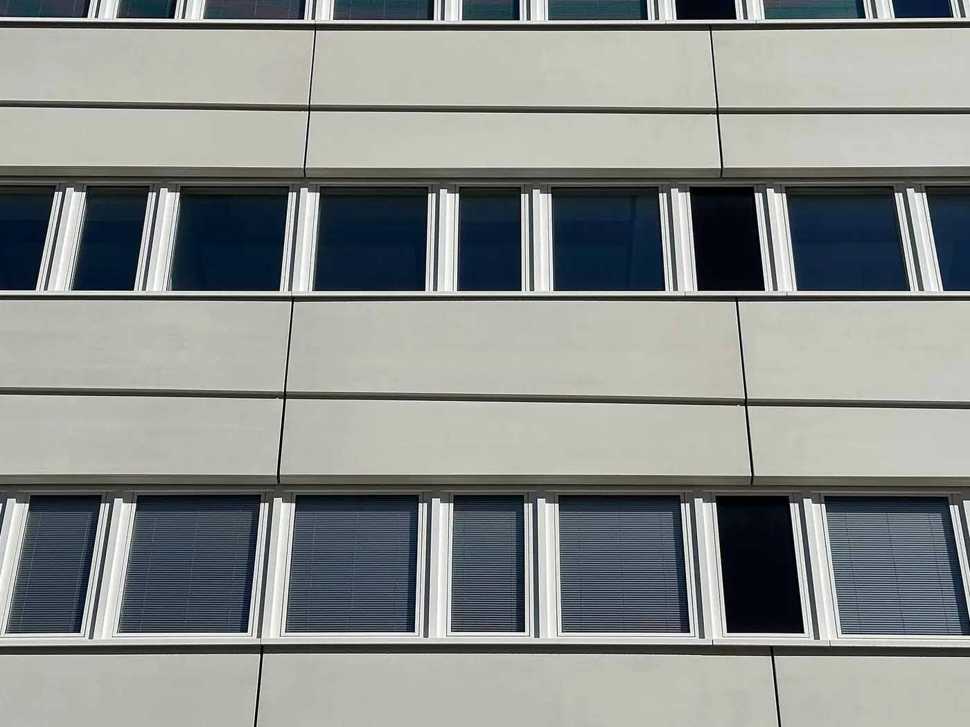 Fassadenelemente am Haus der Statistik nach der Farbtonangleichung